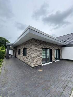 Neubau-Bungalow - 9 Zimmer Mehrfamilienhaus, Wohnhaus zum Kaufen in Elmshorn