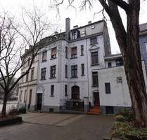 ANSPRECHENDES MEHRFAMILIENHAUS AM WICHLINGHAUSER MARKT DENKMAL - Wuppertal Barmen