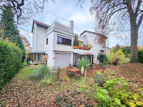 Hausansicht von hinten - 9 Zimmer Mehrfamilienhaus, Wohnhaus zum Kaufen in Frankfurt am Main