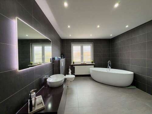 OG - DIE GELEGENHEIT! 'Exklusive Doppelhaushälfte mit ca. 181 m² Wohnfläche & Heimkino in Schwandorf'