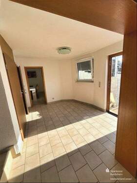 Blick Eingang, Diele - 6 Zimmer Reihenendhaus in Küssaberg