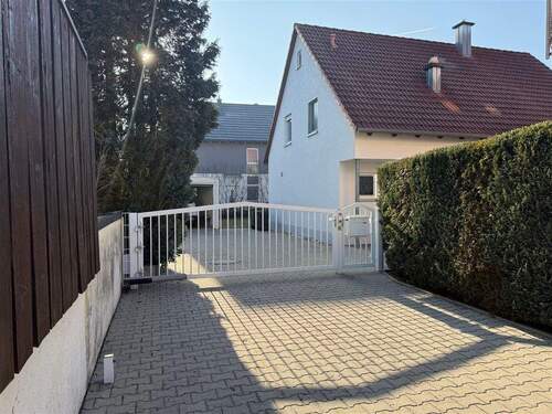 Zufahrt Hausansicht - 