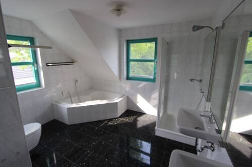 Badezimmer - Helle 3 Zimmer Wohnung mit Balkon