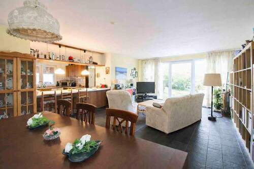 Wohnzimmer - 6 Zimmer Einfamilienhaus zum Kaufen in Salzhausen