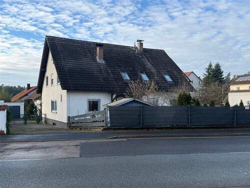 Hausansicht - 9 Zimmer Einfamilienhaus zum Kaufen in Winkelhaid b Nürnberg