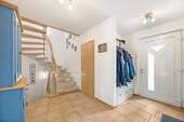 Eingangsbereich mit Garderobe - 