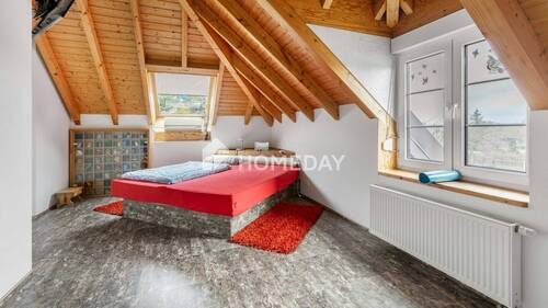 1. OG Schlafzimmer 1 - 