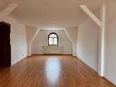 Wohnzimmer - 3 Zimmer Etagenwohnung zur Miete in Zwickau