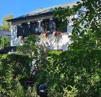 Altbau mit 3 m Deckenhöhe I Pitch Pine Holzdielen I Heizung + Wärmepumpe neu I Energieklasse C - Hamburg Eidelstedt