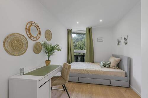 Schlafzimmer 2 - 5 Zimmer Etagenwohnung in München / Neuaubing