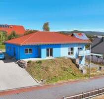 DoppelhaushälfteBungalow mit Garten und hochwertiger Ausstattung - Oberleichtersbach