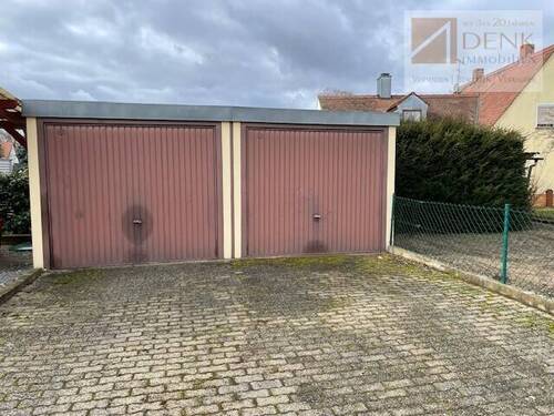 Doppelgarage u. 2 Stellplätze davor - 5 Zimmer Einfamilienhaus in Kitzingen