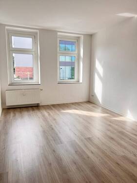 Wohnzimmer - +++RENOVIERTE 2-RAUMWOHNUNG mit BALKON+++