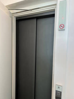Lift mit direktem Halt im Penthaus - 