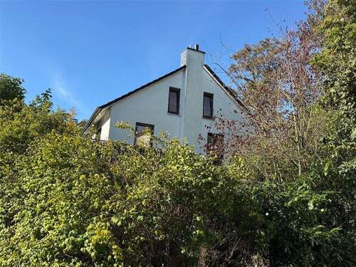 Seitlich - Viel Platz für die Familie Familienhaus mit Garten und Garage in 66117 Saarbrücken zu verkaufen