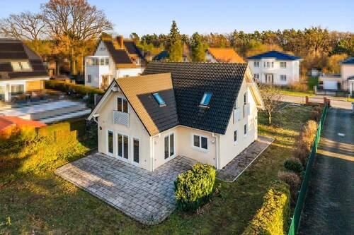 Hausansicht - Exklusives Architekten-Einfamilienhaus mit Top-Ausstattung vor den Toren Berlins