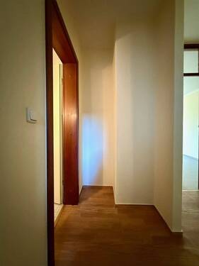 Niesche vor dem Badezimmer - 