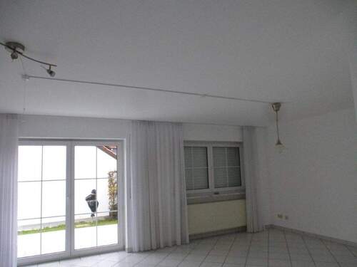 Wohnzimmer - 4 Zimmer Doppelhaushälfte zur Miete in Baar-Ebenhausen