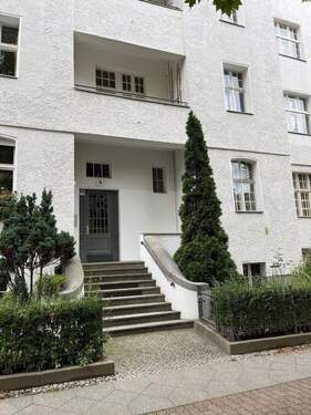 Hauseingang Hochparterre re - Bezugsfreie charmante 2-Zimmer Hochpaterre Wohnung in Berlin-Friedenau
