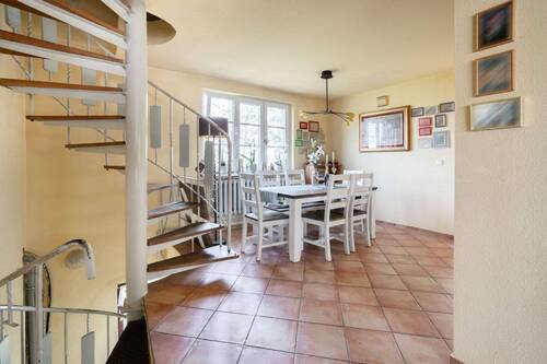 Essbereich mit Wendeltreppe - 