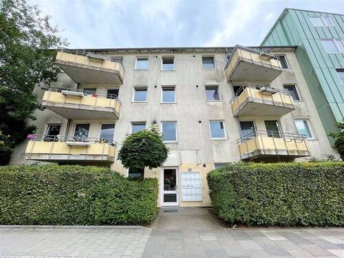 Hausansicht vorne - 2 Zimmer Etagenwohnung zum Kaufen in Kiel