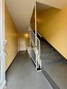 Treppenhaus - 2 Zimmer Etagenwohnung in Kiel