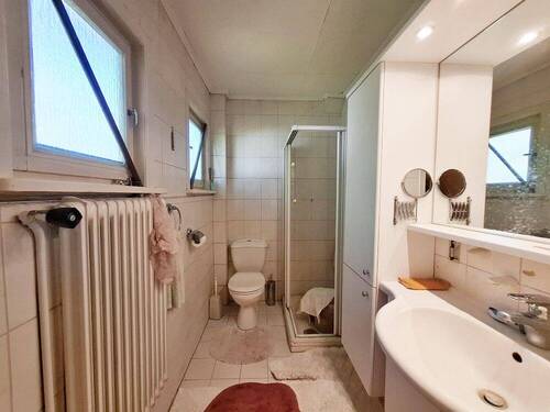 Gäste-WC mit Dusche - 
