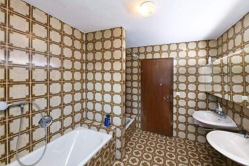 ... mit Wanne und Dusche - 