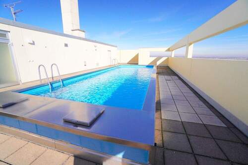 Pool auf dem Dach 1 - sanierungsbedürftige Wohnung - für Singles, Paare oder eine 2er-WG