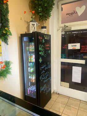 ein Getränkekühlschrank - 