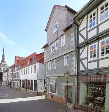 Vorderansicht - 'Mehr als nur Fassade: Dieses Reihenendhaus überzeugt mit inneren Werten'