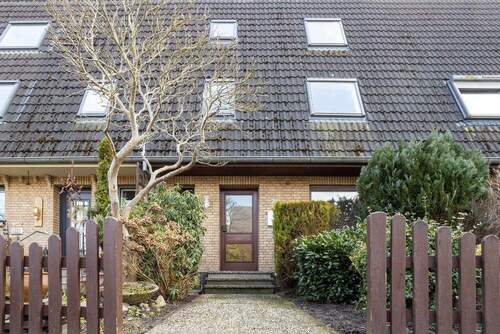 Die Straßenansicht - 5 Zimmer Reihenmittelhaus in Stuhr