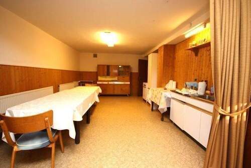 Gemeinderaum mit Küchenbereich - 