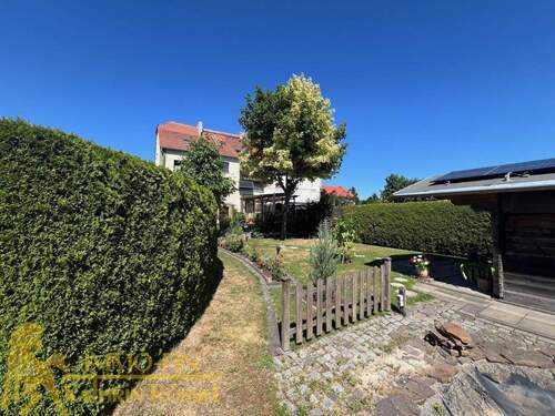 Zuwegung zum eigenen Gartenbereich - 