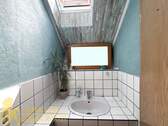 DG: Separates WC mit Waschbecken - 
