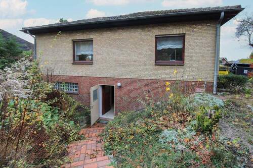 Seitenansicht mit Nebeneingang - 