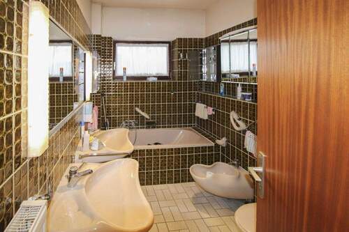 Hauptbadezimmer EG - 