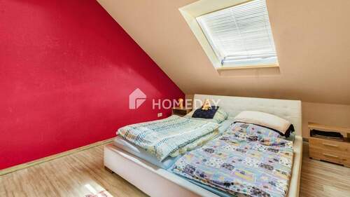 1. OG Schlafzimmer 1 - 