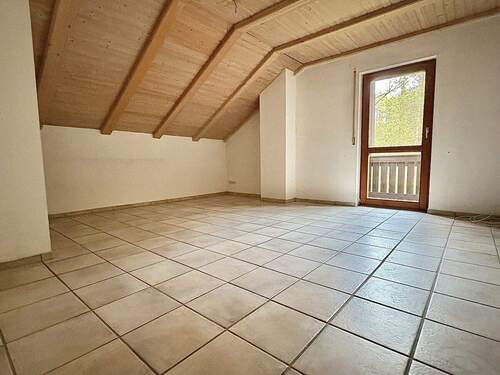 Wohnzimmer Originalzustand - 2 Zimmer Etagenwohnung zum Kaufen in Glonn