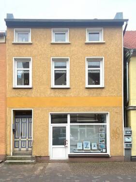 Fassade - 7 Zimmer Mehrfamilienhaus, Wohnhaus zum Kaufen in Barth