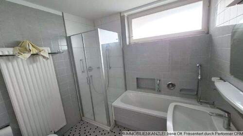 TL-Bad mit Wanne und Dusche - 
