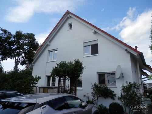 Hausansicht - Großzügige Doppelhaushälfte - auch für größere Familien