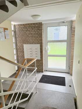 Treppenhaus - 3 Zimmer Etagenwohnung zum Kaufen in Düsseldorf