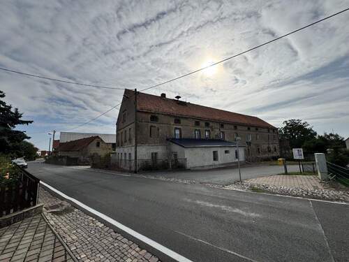 Ansicht Wohnaus-Stall-Komplex - 2 Zimmer Bauernhaus, Landhaus zum Kaufen in Liebschützberg OT Clanzschwitz
