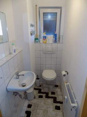 034 WC mit Fenster.jpg - 