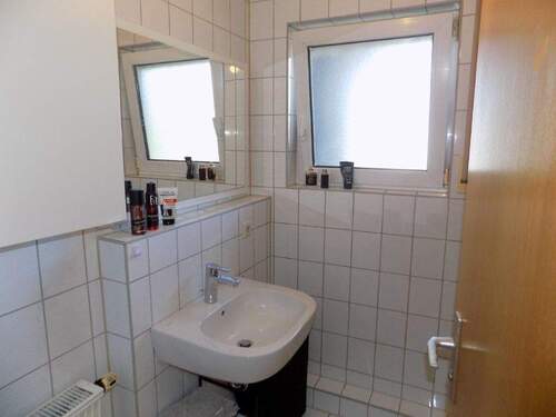 037 Bad mit Fenster.jpg - 