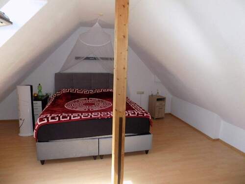 001 Schlafzimmer.jpg - 2 Zimmer Etagenwohnung zum Kaufen in Eislingen/Fils