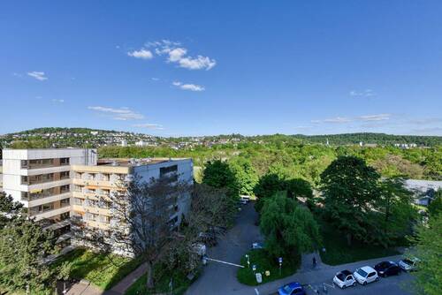 Blick nach Osten - +++ Fernblick zum Stadtparkt & Parksee - gemütlich im Hochhaus - Ost-Balkon mit Fernblick - inkl. EBK & TG-Stellplatz...