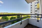 Balkon nach Süd-Osten - 1 Zimmer Etagenwohnung in Leonberg