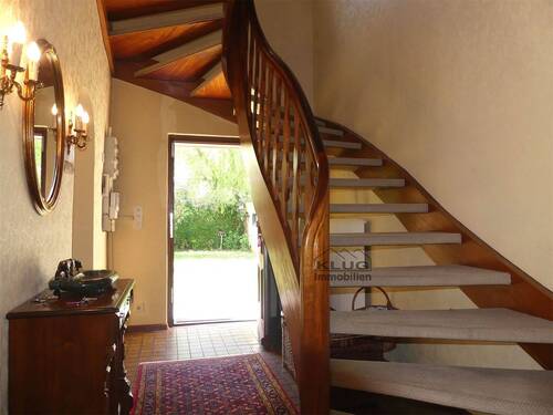 Eingangsdiele mit Treppe zum O - 